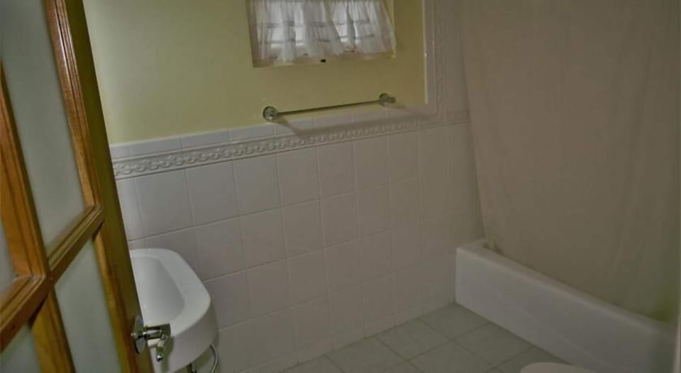 Comfort Double Room | Bathroom | Free toiletries