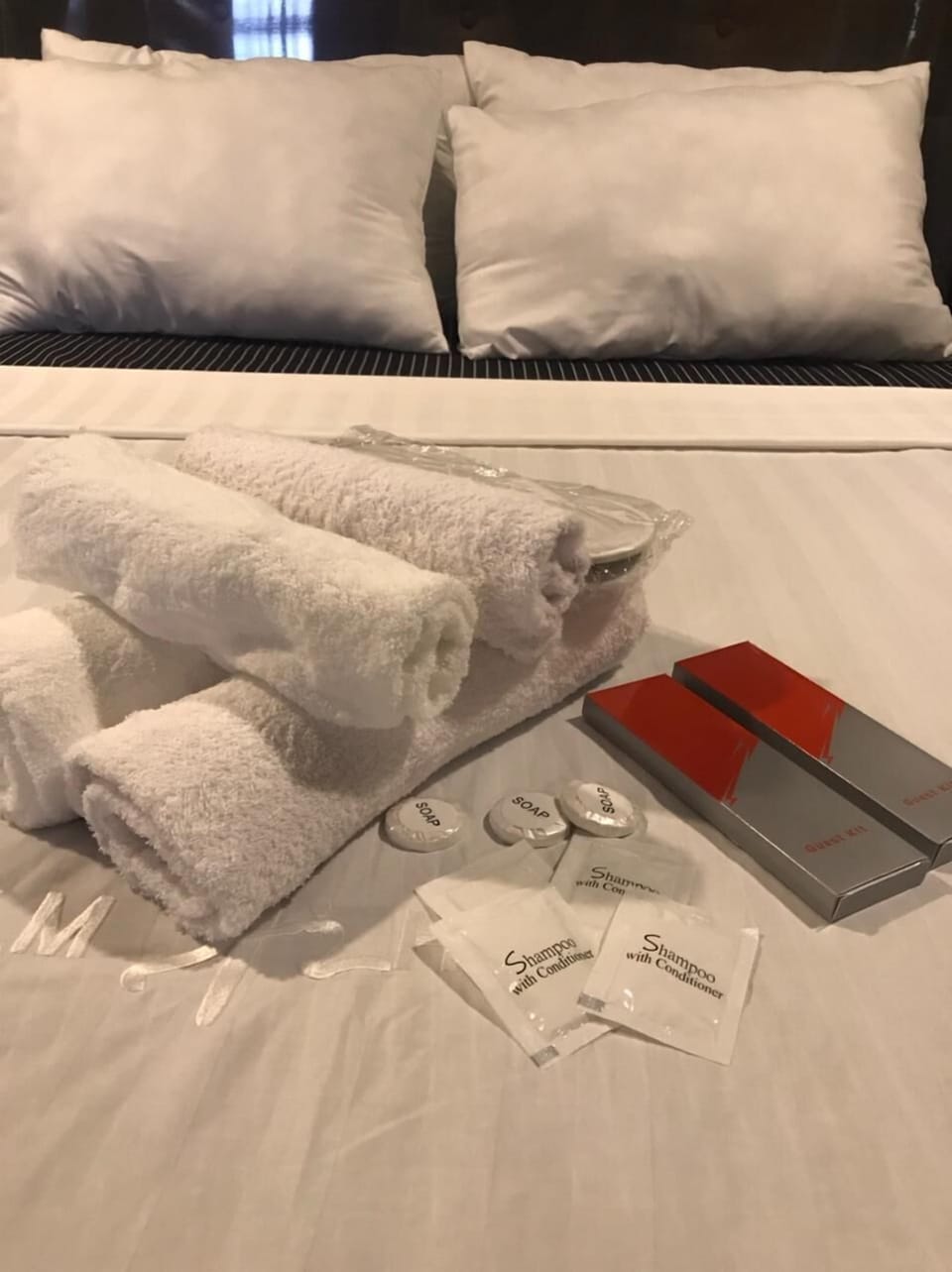 Deluxe Double Room, 1 Bedroom, Non Smoking | Desk, laptop workspace, WiFi (free), individually decorated