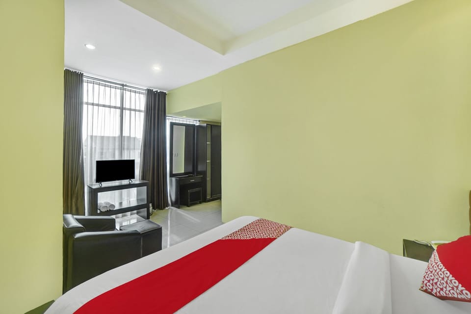 Deluxe Double Room | Laptop workspace, soundproofing, WiFi (free), bed sheets