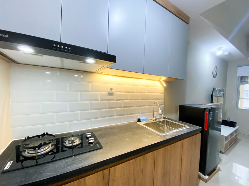 Apartment | Private kitchen | Full-size fridge, stovetop