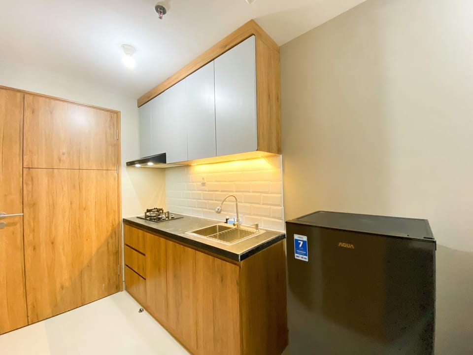 Apartment | Private kitchen | Full-size fridge, stovetop