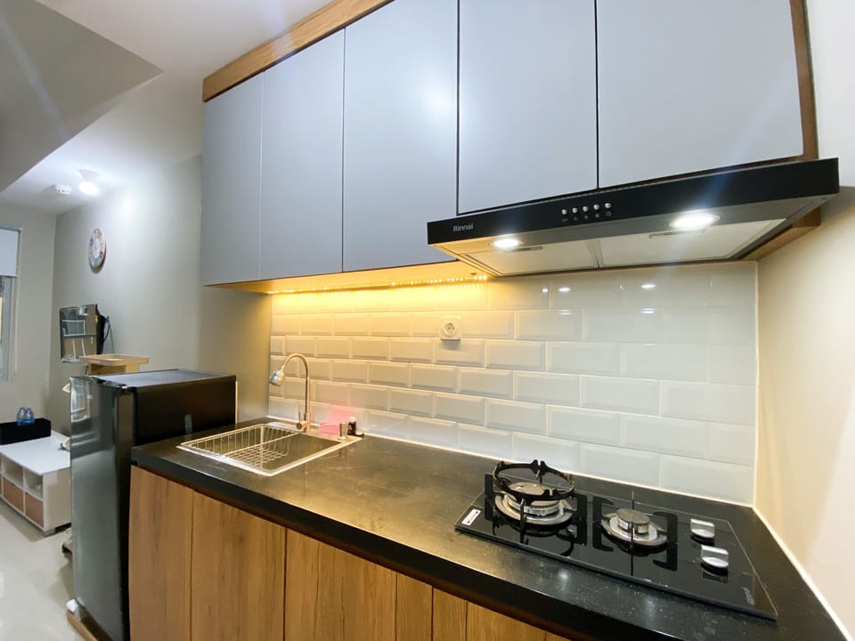 Apartment | Private kitchen | Full-size fridge, stovetop