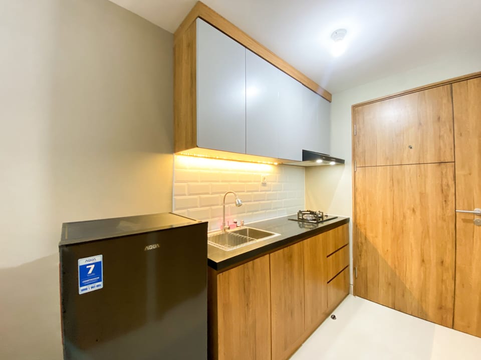 Apartment | Private kitchen | Full-size fridge, stovetop