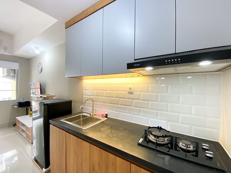 Apartment | Private kitchen | Full-size fridge, stovetop