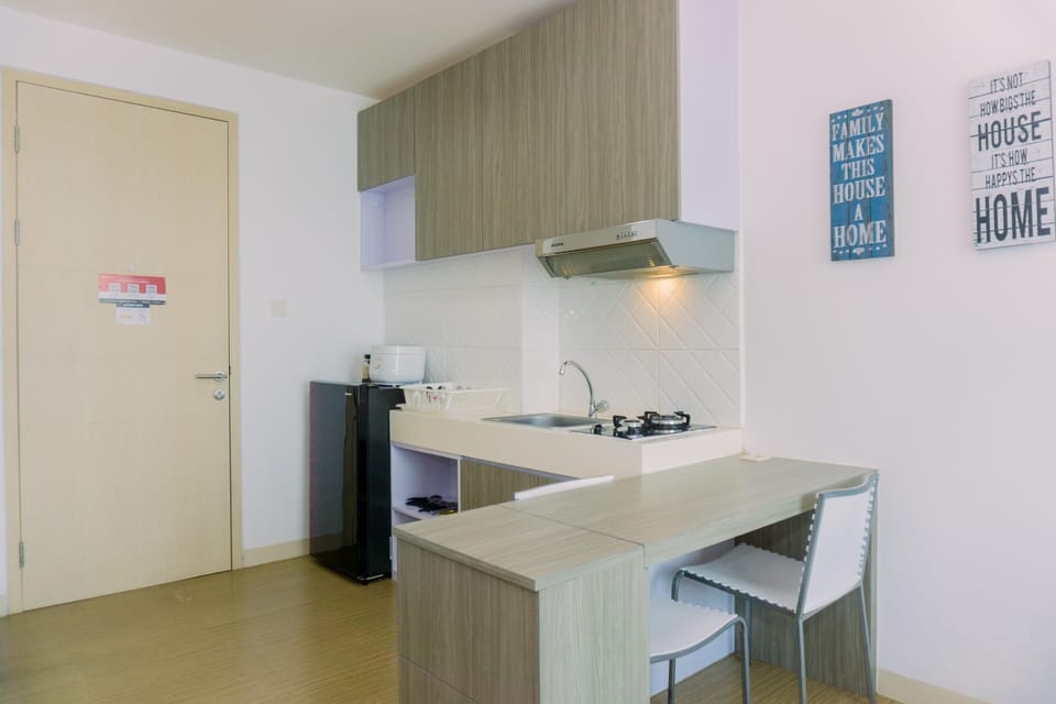 Apartment | Private kitchen | Full-size fridge, stovetop