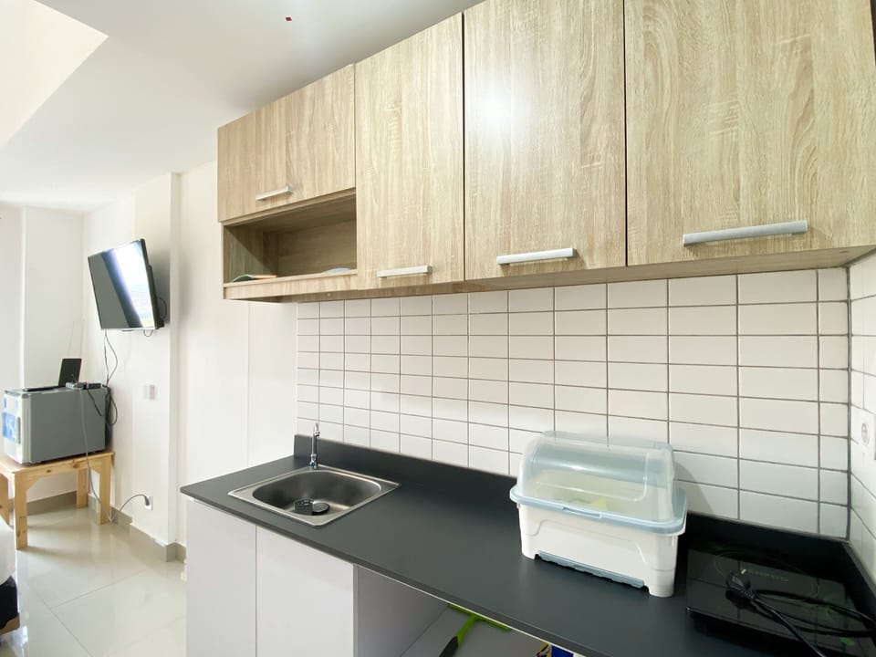 Apartment | Private kitchen | Full-size fridge, stovetop