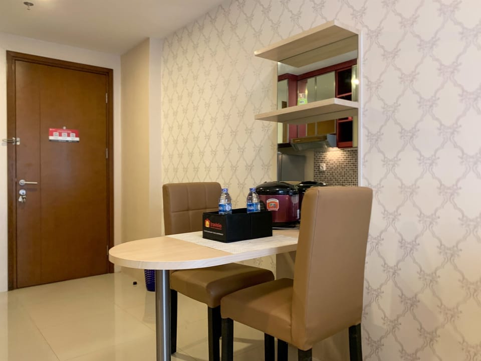 Apartment, 2 Bedrooms | Living area