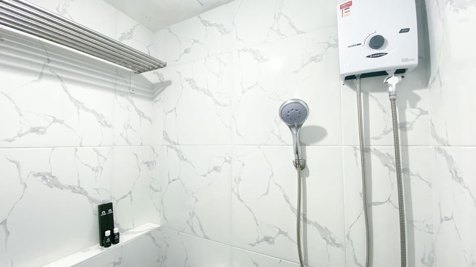Apartment, 2 Bedrooms | Bathroom | Free toiletries, hair dryer, bidet, towels