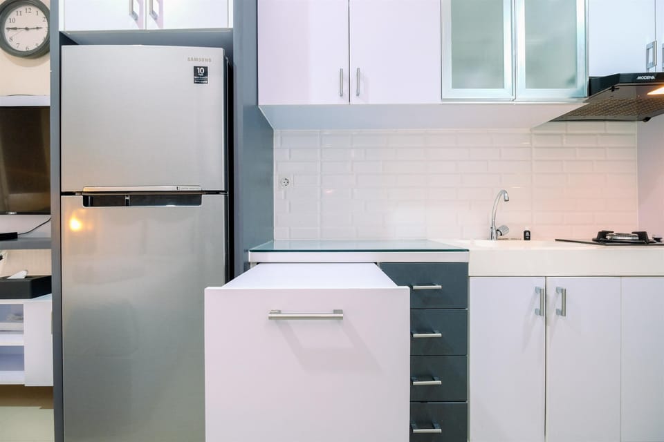 Apartment | Private kitchen | Full-size fridge, stovetop
