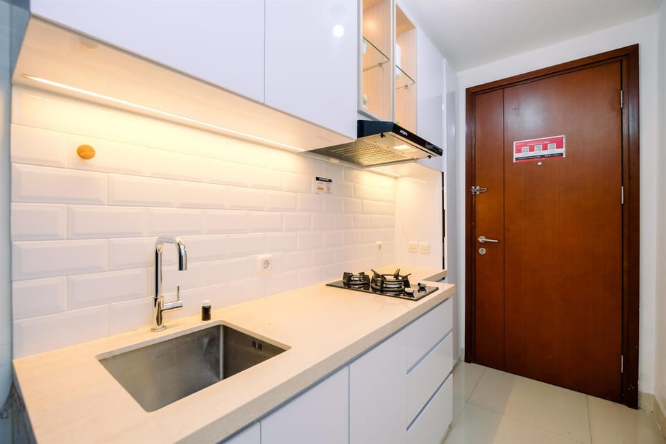 Apartment | Private kitchen | Full-size fridge, stovetop