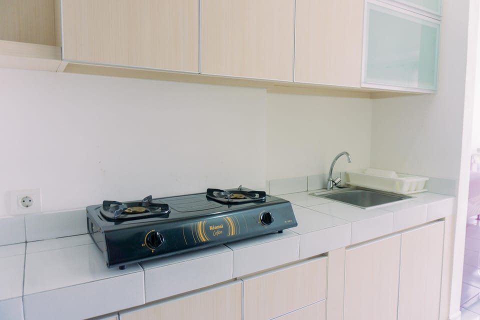 Apartment | Private kitchen | Full-size fridge, stovetop