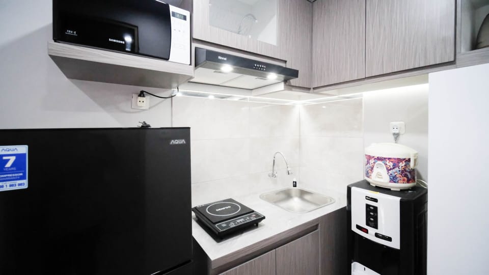 Apartment | Private kitchen | Full-size fridge, stovetop