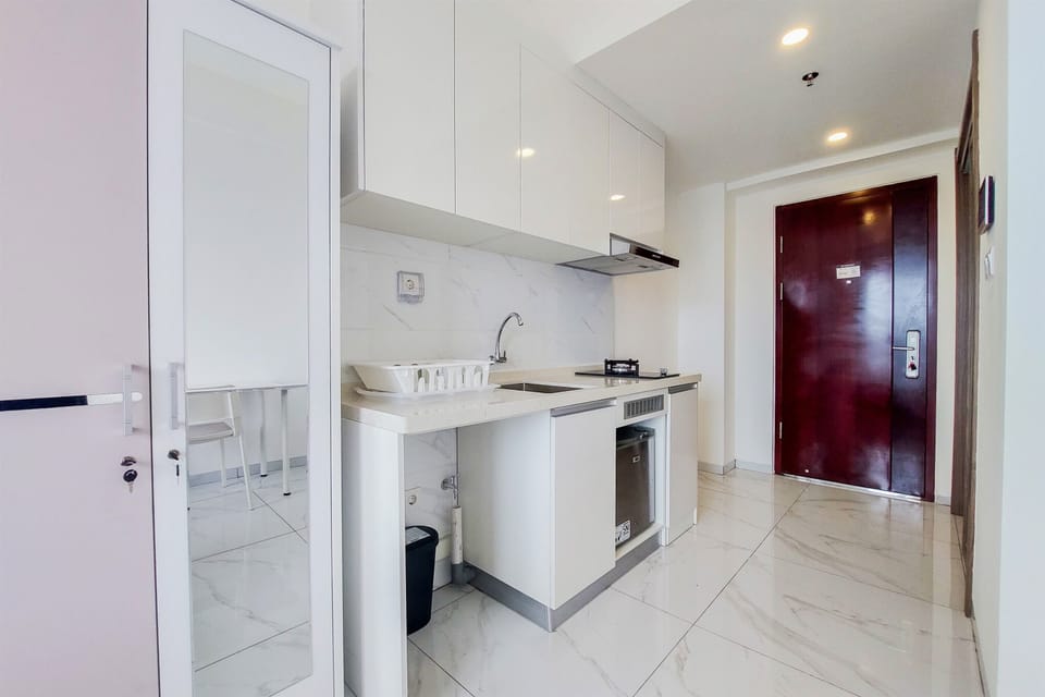 Apartment | Private kitchen | Full-size fridge, stovetop