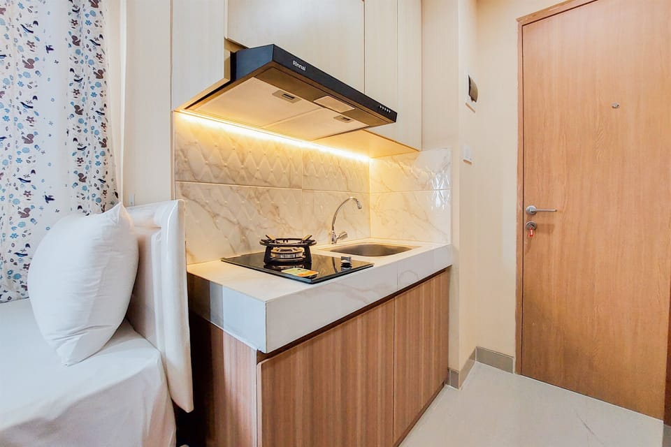 Apartment | Private kitchen | Full-size fridge, stovetop