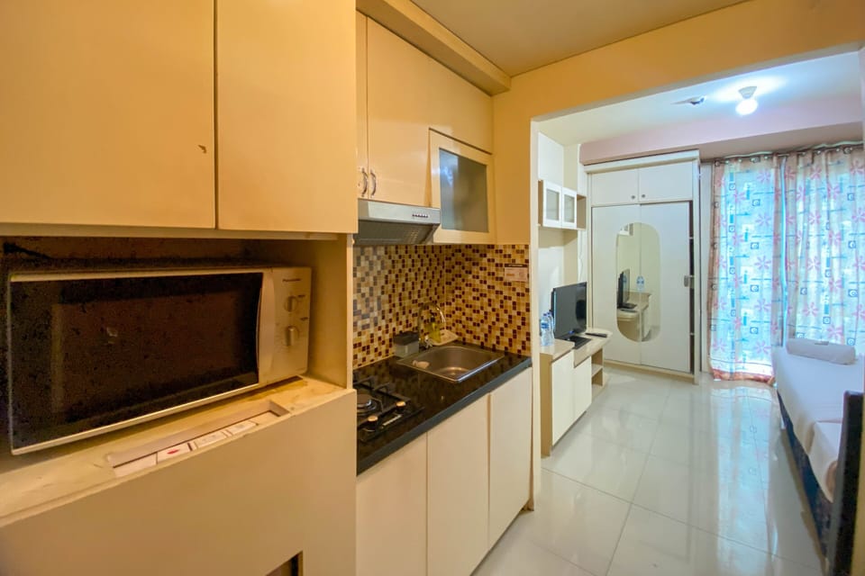 Apartment | Private kitchen | Full-size fridge, oven, stovetop