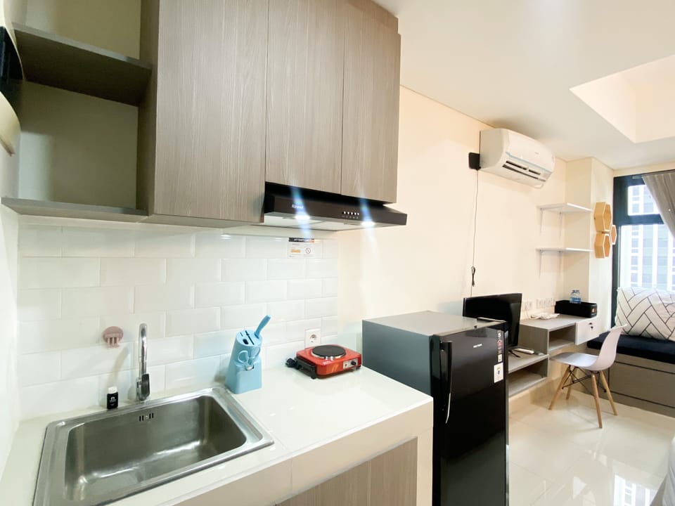 Apartment | Private kitchen | Full-size fridge, stovetop