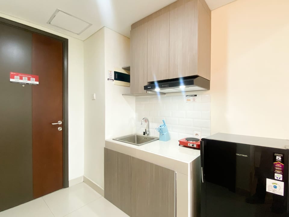 Apartment | Private kitchen | Full-size fridge, stovetop
