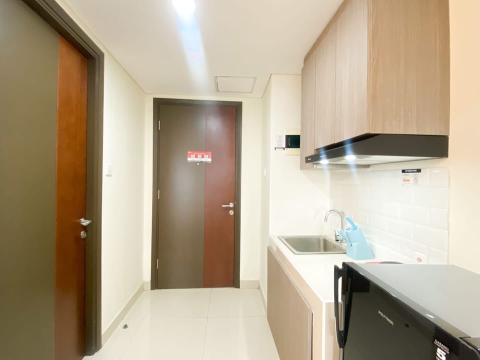 Apartment | Private kitchen | Full-size fridge, stovetop