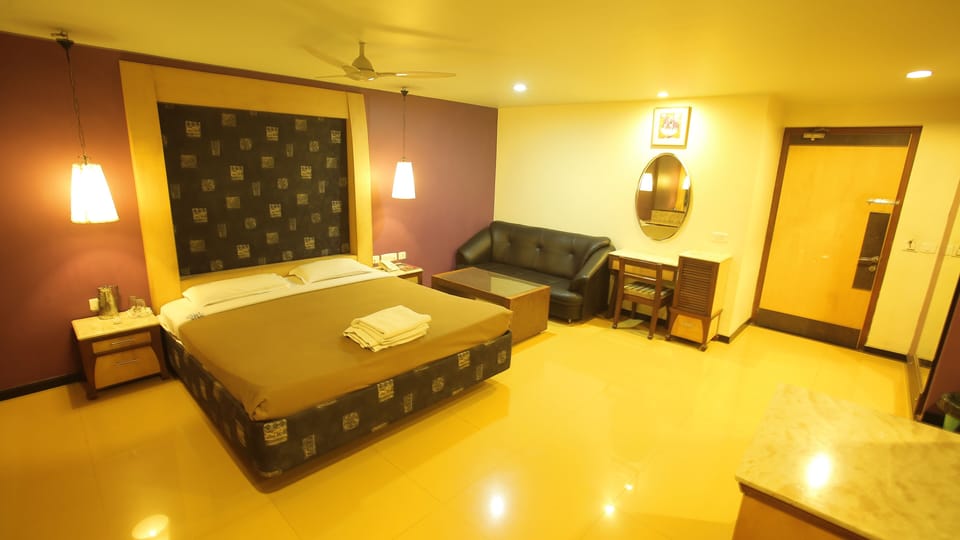 Superior Double Room | In-room safe, desk, laptop workspace, soundproofing