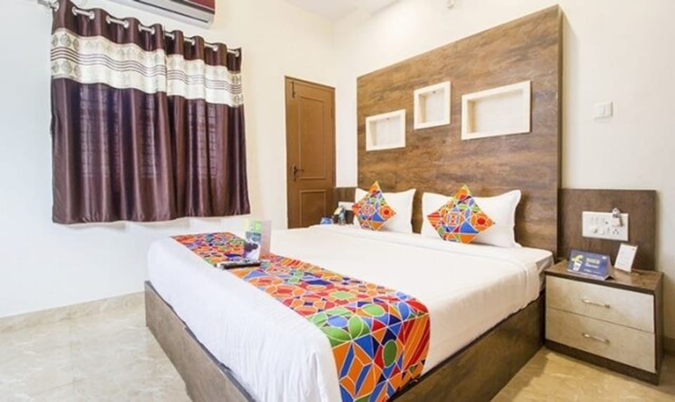 Deluxe Room | Egyptian cotton sheets, premium bedding, in-room safe, desk