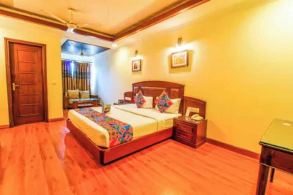 Deluxe Room | Egyptian cotton sheets, premium bedding, in-room safe, WiFi (free)