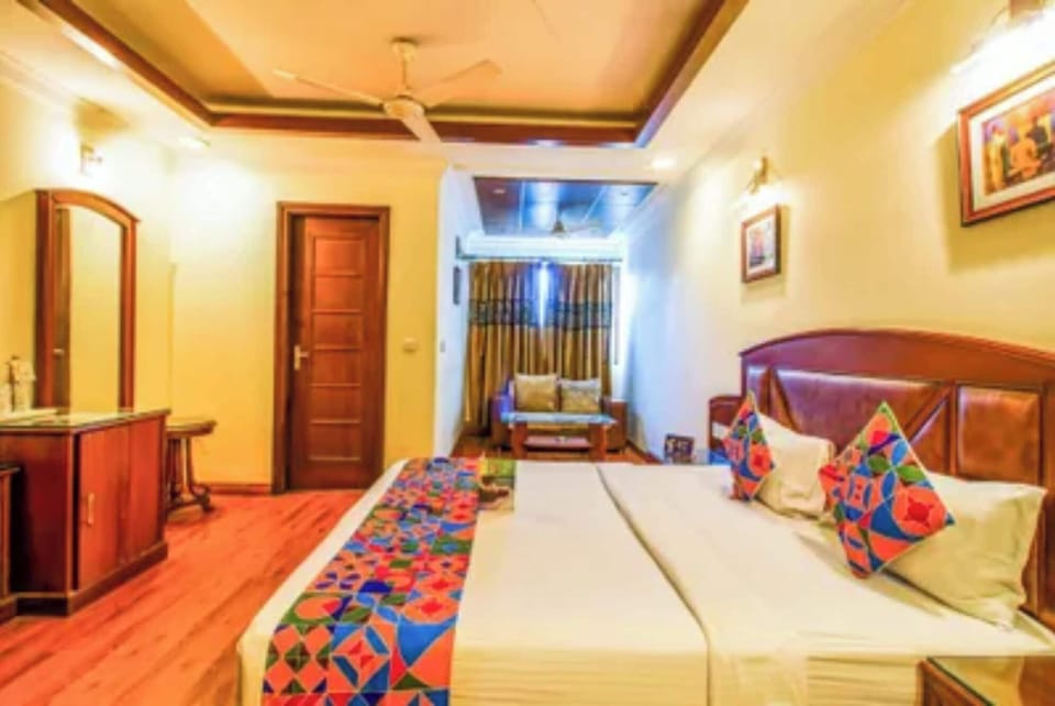 Egyptian cotton sheets, premium bedding, in-room safe, WiFi (free)