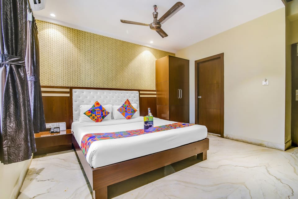 Deluxe Room | Egyptian cotton sheets, premium bedding, in-room safe, desk