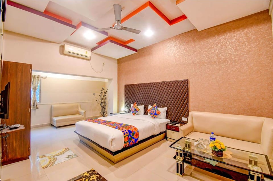 Egyptian cotton sheets, premium bedding, in-room safe, free WiFi