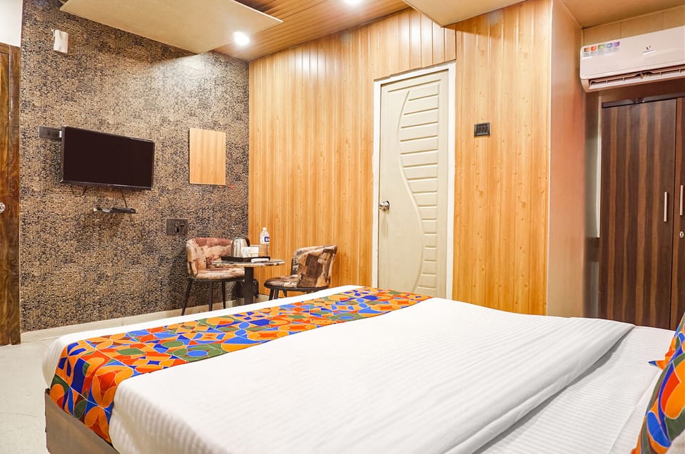 Egyptian cotton sheets, premium bedding, in-room safe, free WiFi