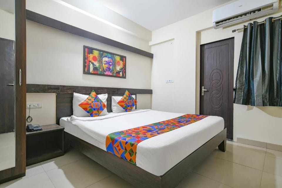 Egyptian cotton sheets, premium bedding, in-room safe, WiFi (free)