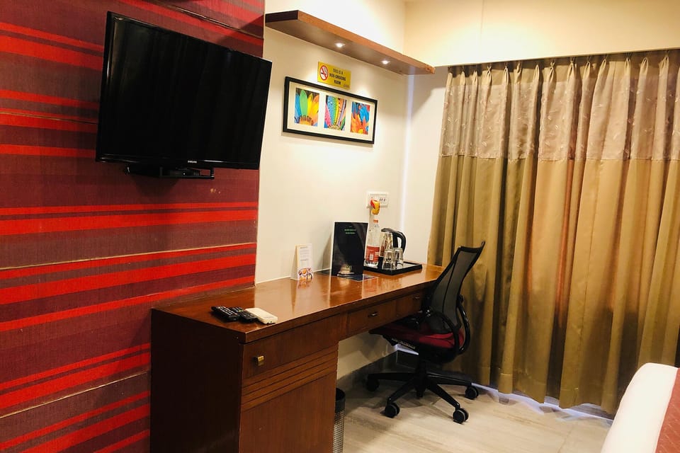 Premium Single Room | Egyptian cotton sheets, premium bedding, in-room safe, free WiFi
