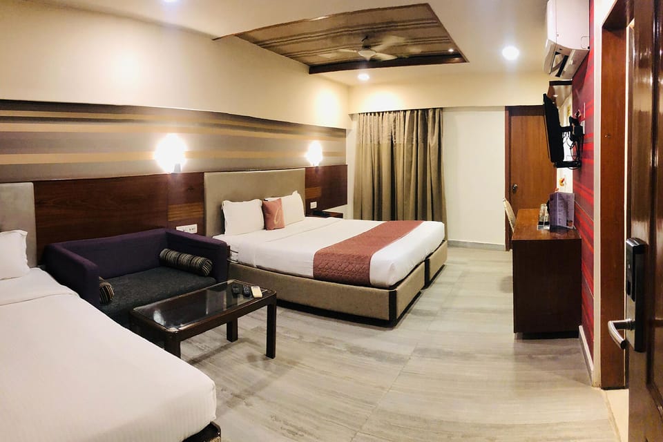 Family Room | Egyptian cotton sheets, premium bedding, in-room safe, free WiFi