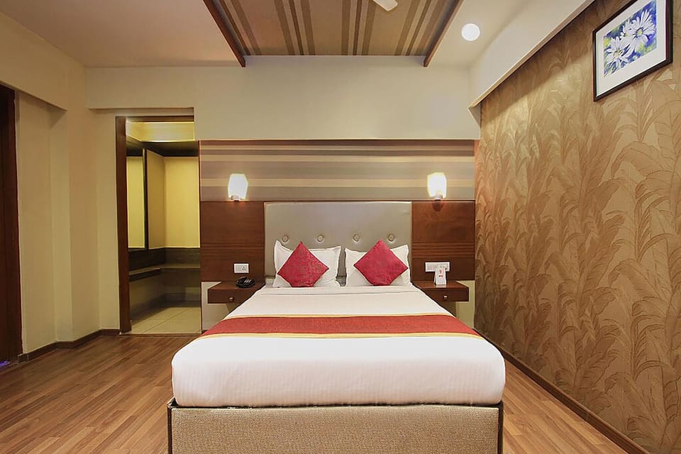 Premium Room | Egyptian cotton sheets, premium bedding, in-room safe, free WiFi