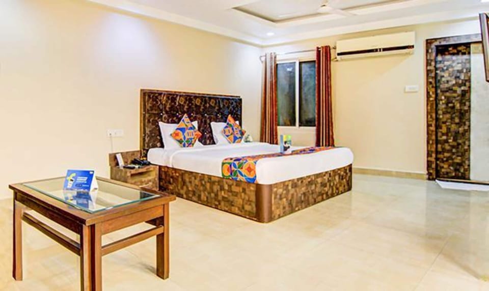 Premium Room | Egyptian cotton sheets, premium bedding, in-room safe, WiFi (free)