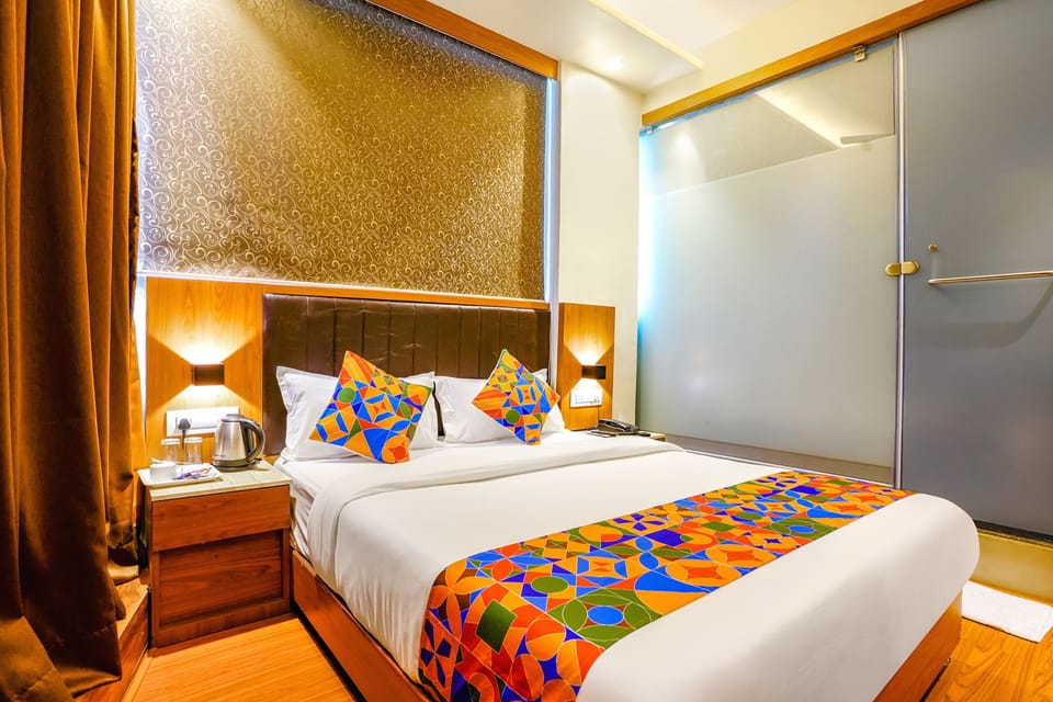 Soundproofing, free WiFi, bed sheets