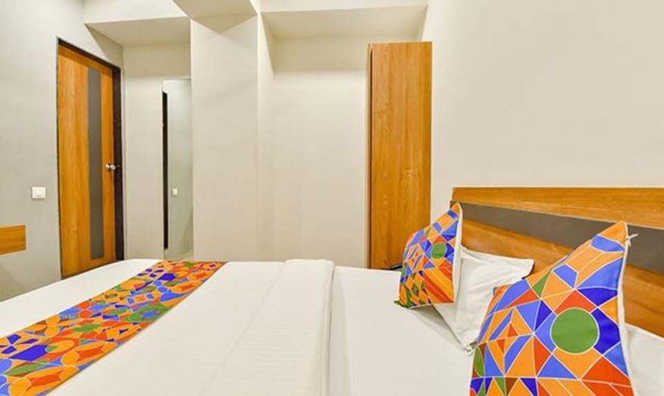 Soundproofing, free WiFi, bed sheets
