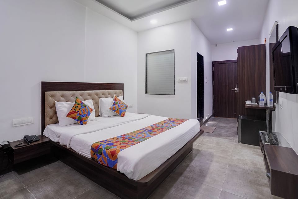 Egyptian cotton sheets, premium bedding, in-room safe, free WiFi