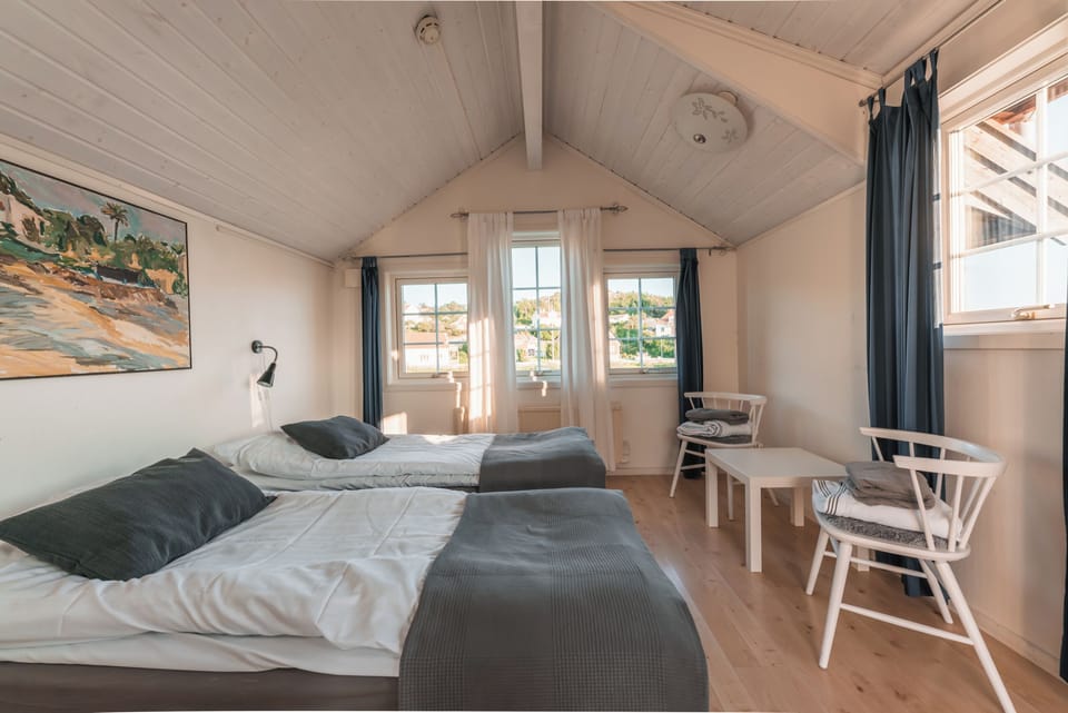 Classic Double Room, Oceanfront | Individually decorated, individually furnished, bed sheets