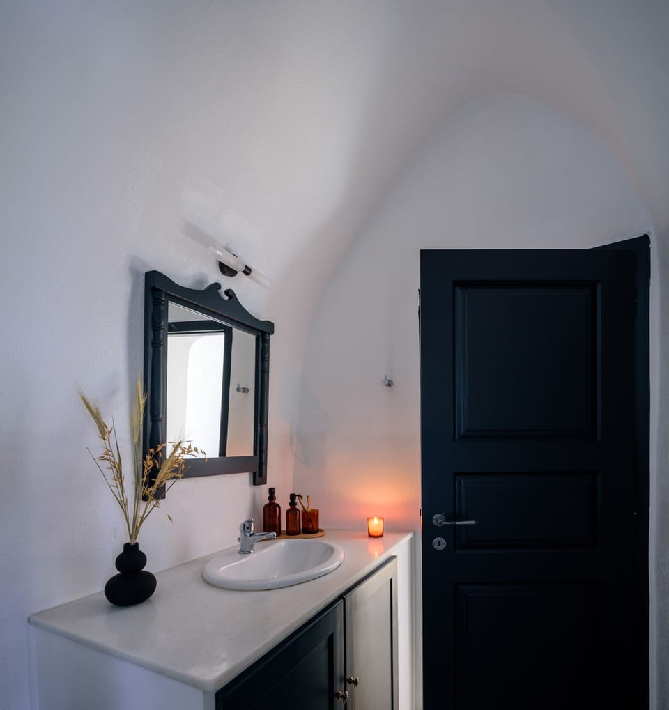 Cave One-Bedroom Suite | Bathroom | Shower, designer toiletries, hair dryer, bathrobes