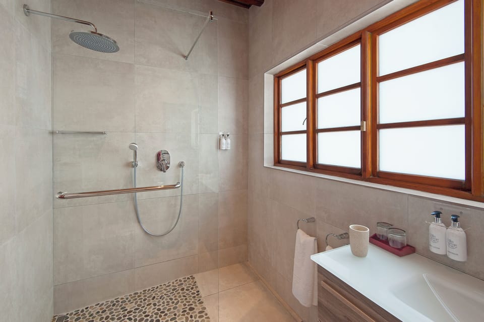 Comfort Double Room, Garden View | Bathroom | Separate tub and shower, deep soaking tub, rainfall showerhead