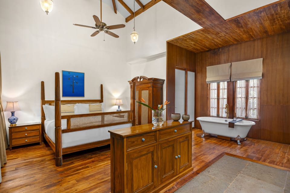 Family Room, 1 King Bed | Premium bedding, iron/ironing board, free WiFi, bed sheets