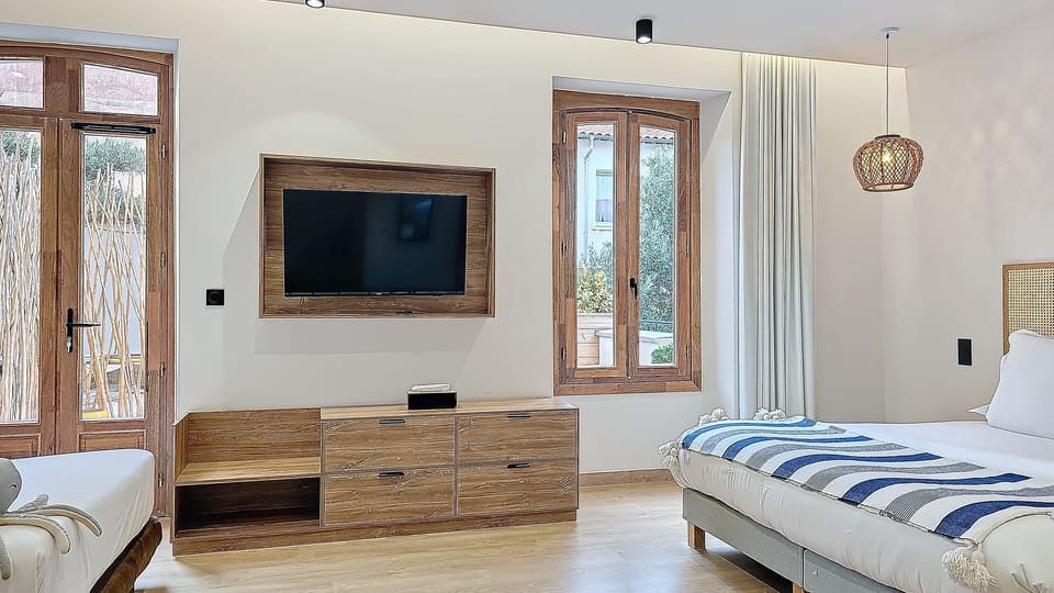Family Room, 1 Bedroom (Intense) | Soundproofing, travel crib, free WiFi, bed sheets