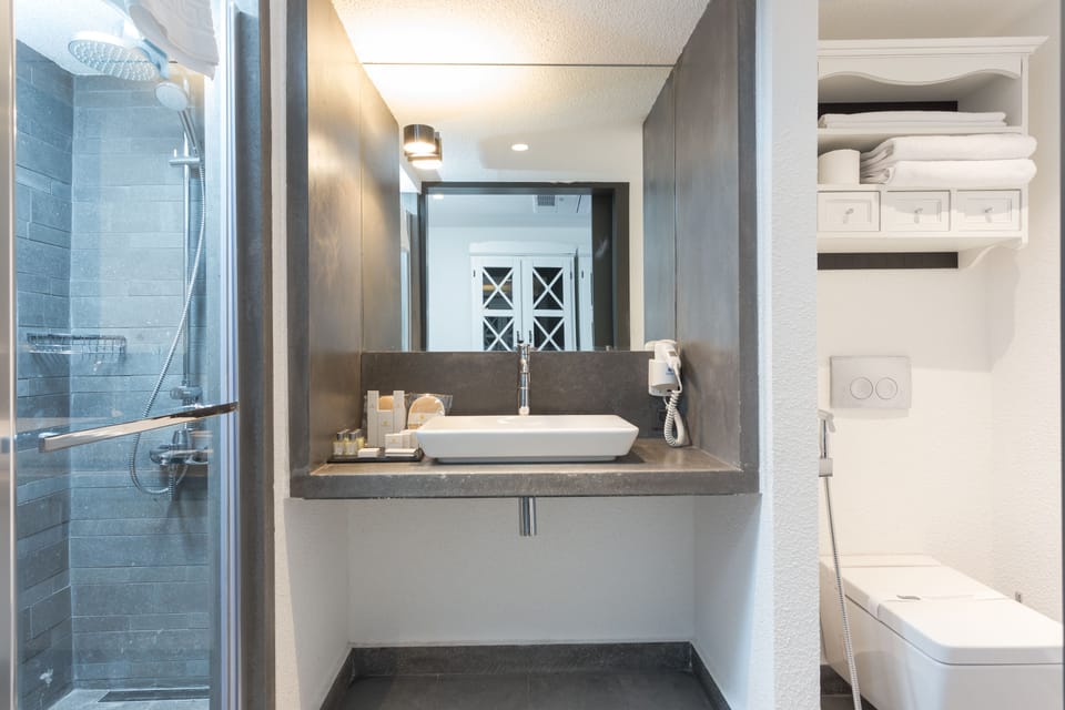 Economy Room, City View, Corner | Bathroom | Rainfall showerhead, free toiletries, hair dryer, slippers