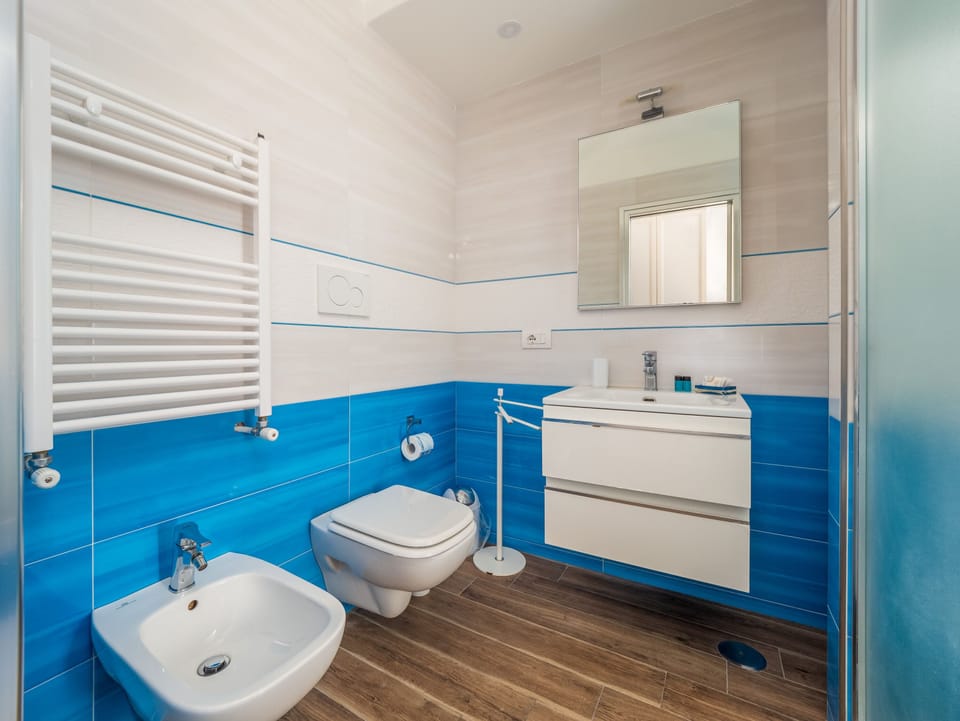 Superior Room | Bathroom | Shower, rainfall showerhead, hair dryer, bidet