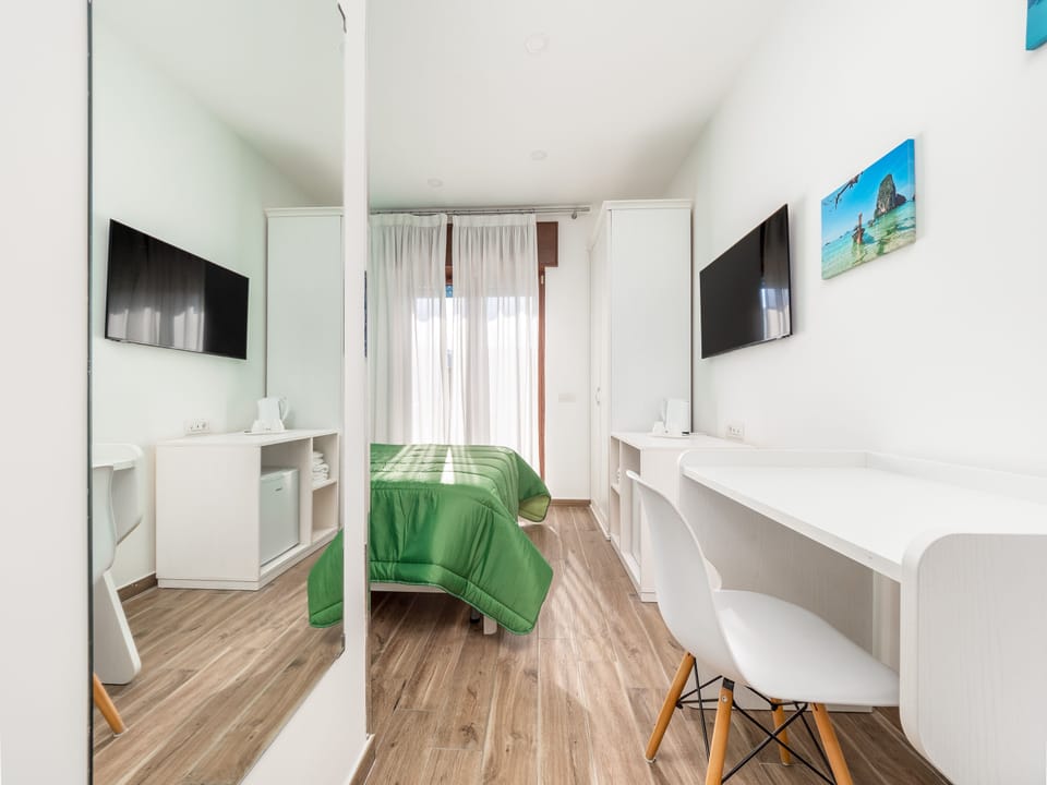 Deluxe Room | Down comforters, free WiFi, bed sheets