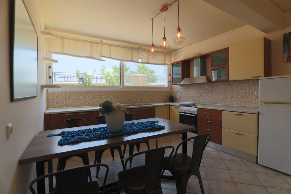 Business Studio | Living area | Flat-screen TV