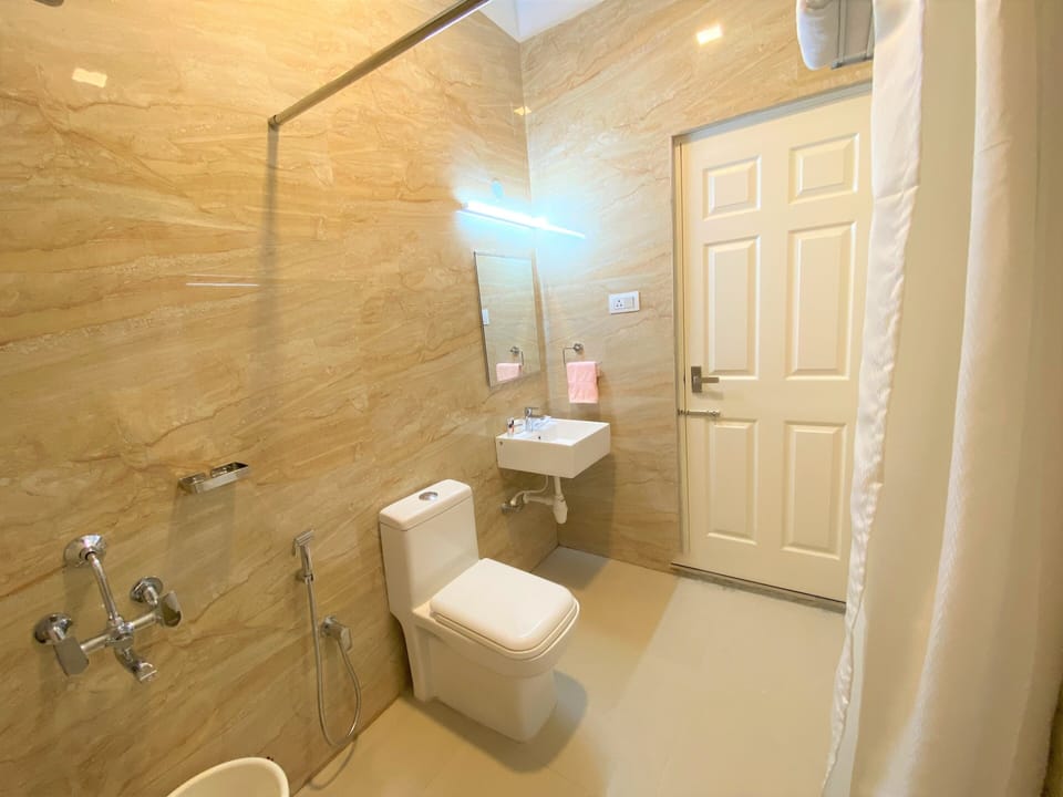 Shower, towels, soap, shampoo