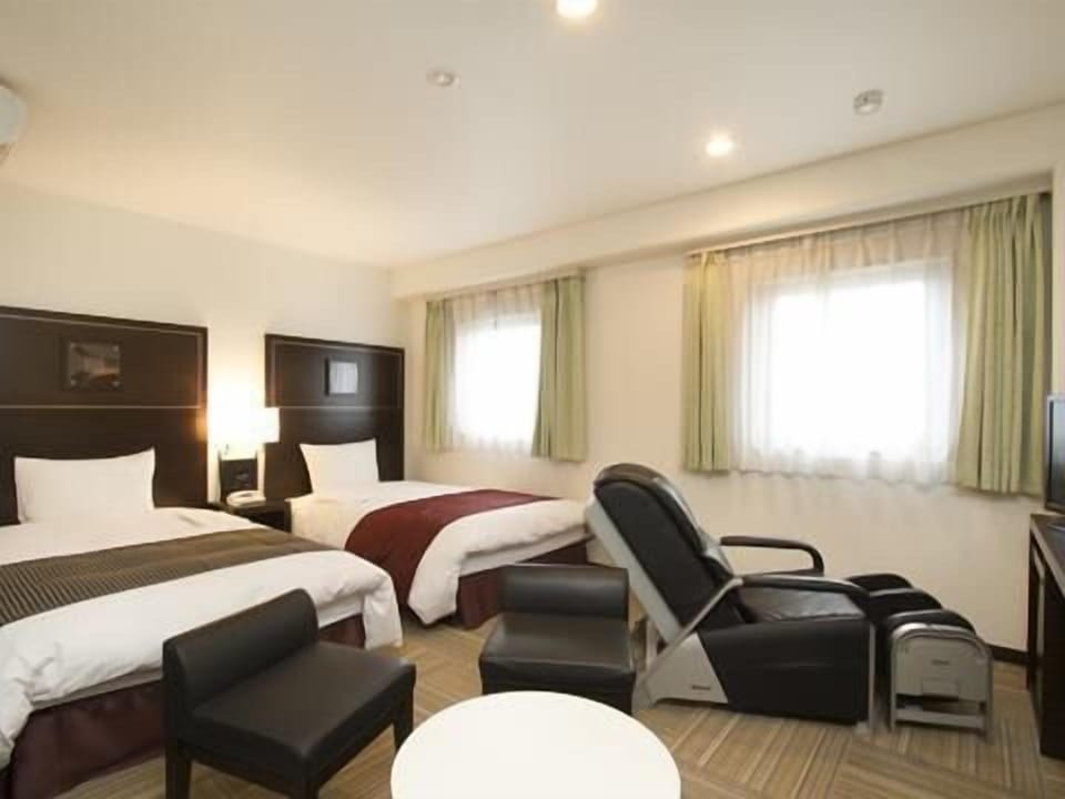 Desk, blackout drapes, iron/ironing board, free WiFi