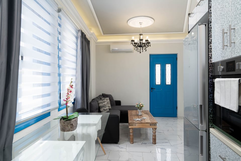 Deluxe Suite, Jetted Tub, Sea View | Living area | 42-inch LED TV with satellite channels, TV