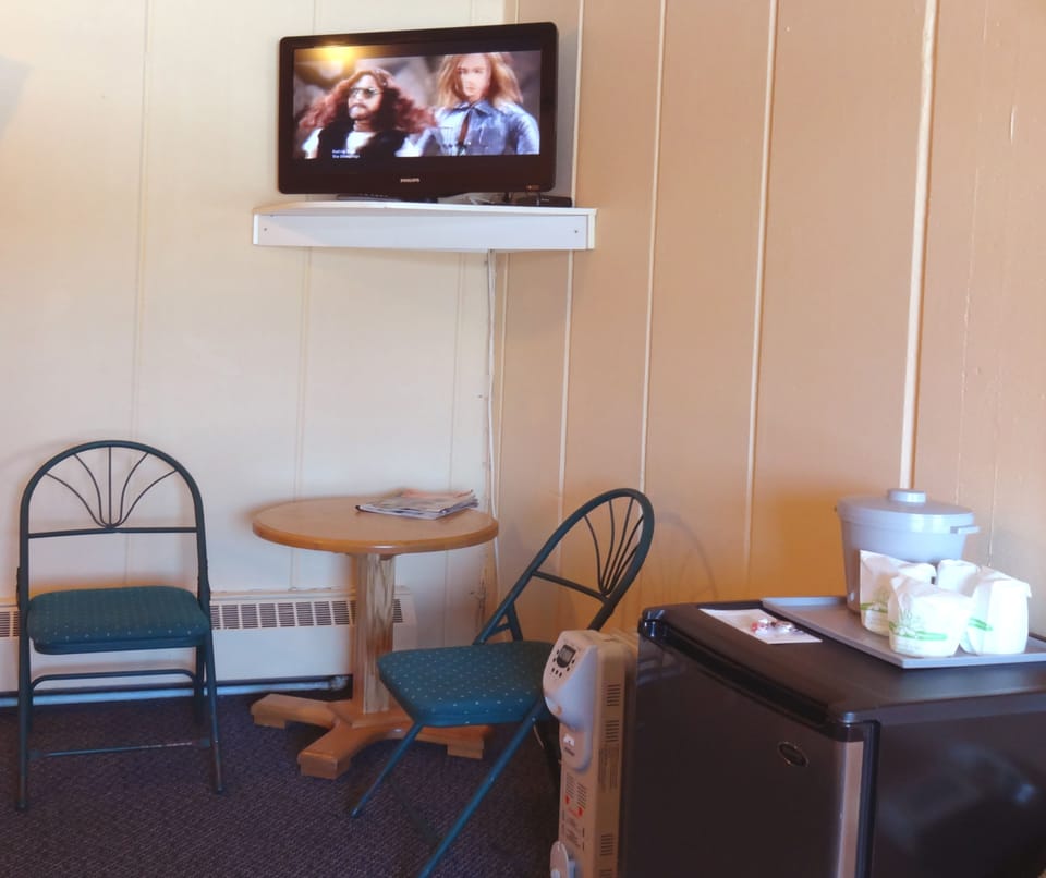 32-inch LED TV with cable channels, TV